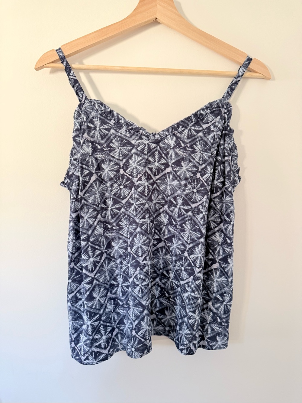 Old Navy Navy and White Tie Dye Geometric Patterned Spaghetti Strap Camisole